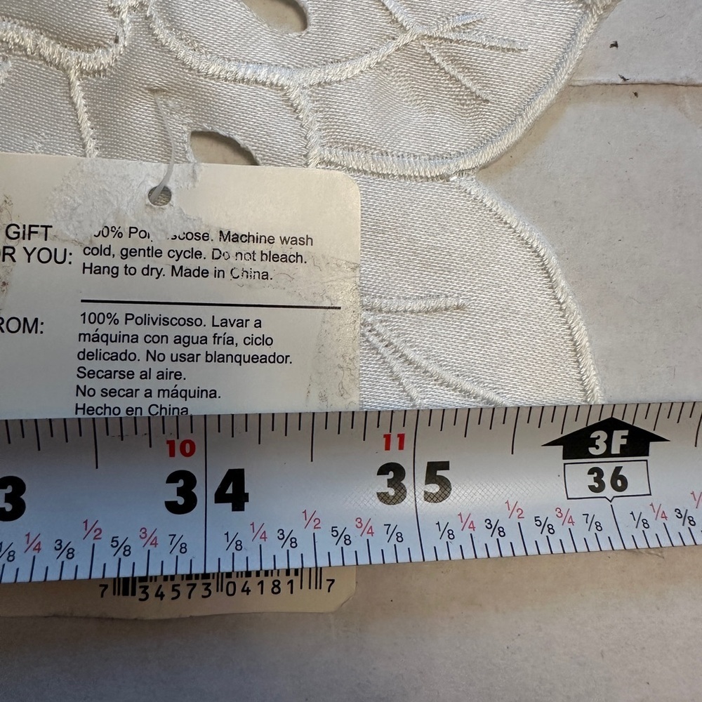 NWT Heritage Lace Table Topper Square Tablecloth 36”x36” White Roses Pattern - Picture 6 of 7
